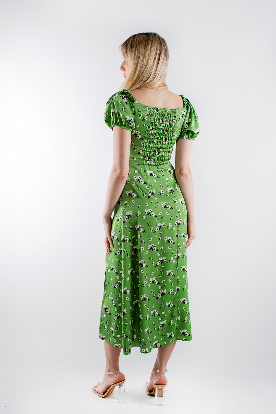 230522 Плаття з відкритими плечима та розрізом зелене