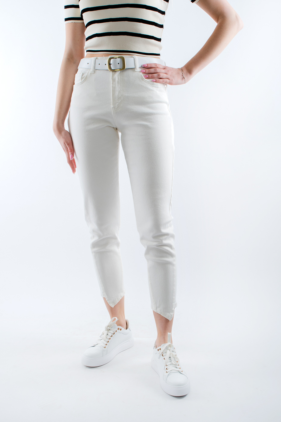 D-613 Джинси МОМ з асиметричним низом білі