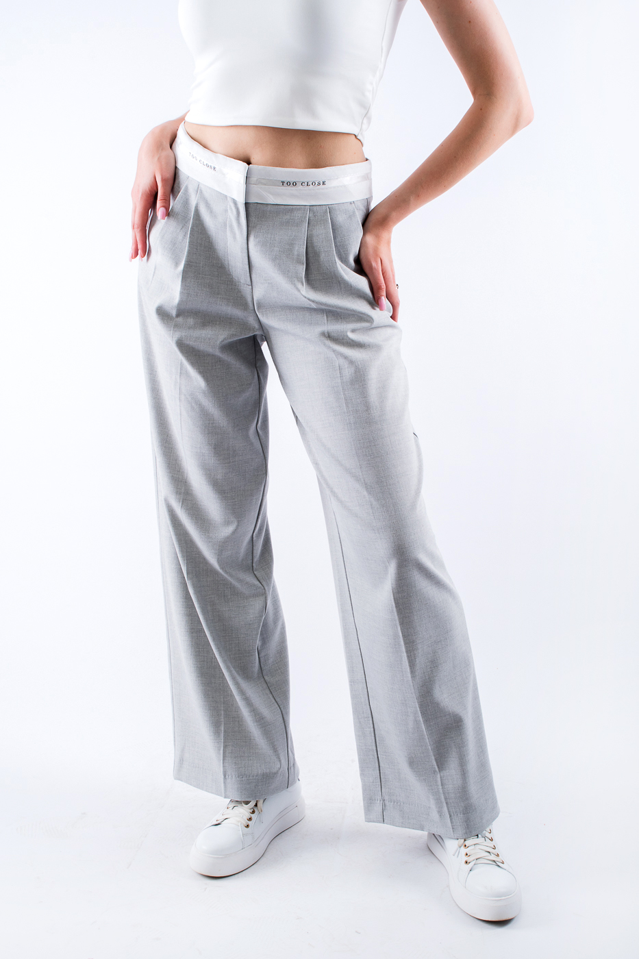 71151 Брюки прямі з декоративним поясом світло-сірі