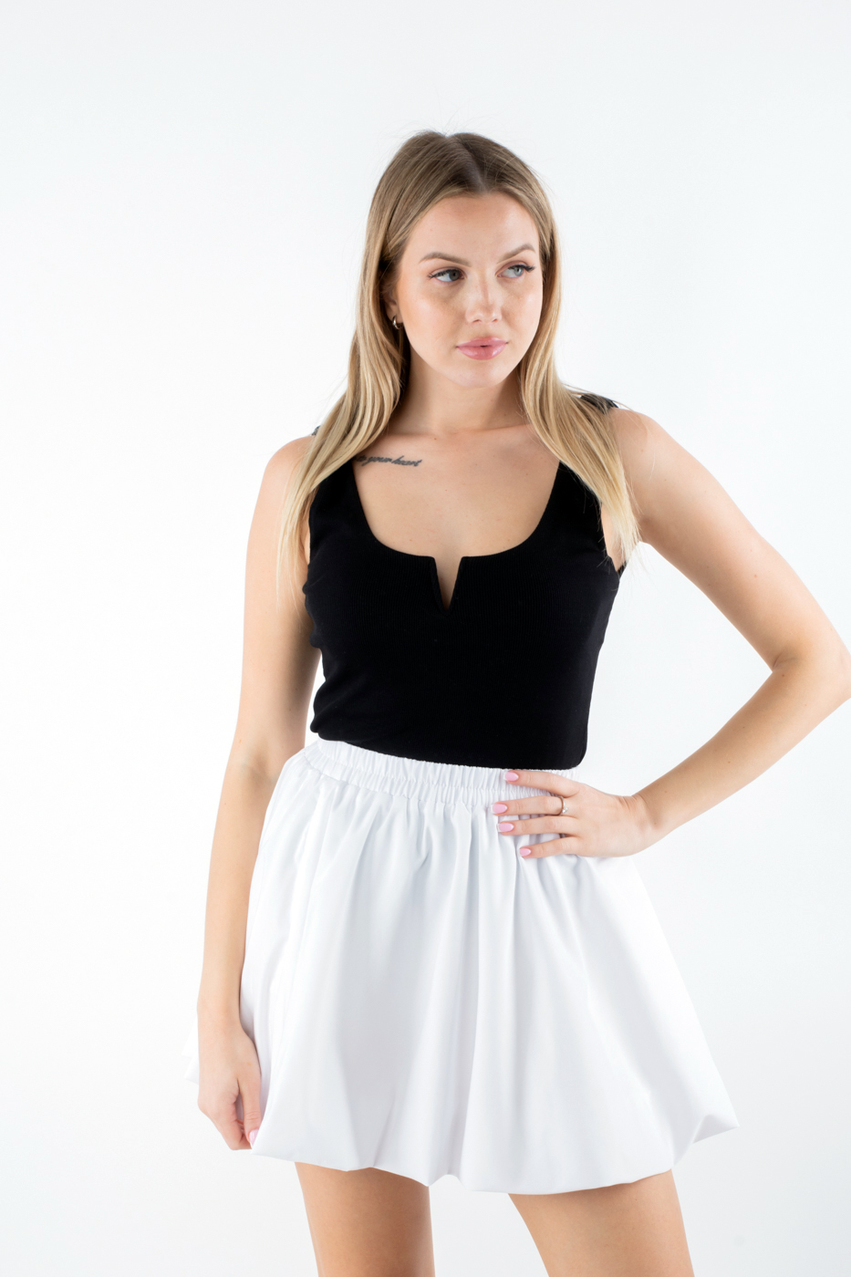 3796 Майка з V-вирізом чорна