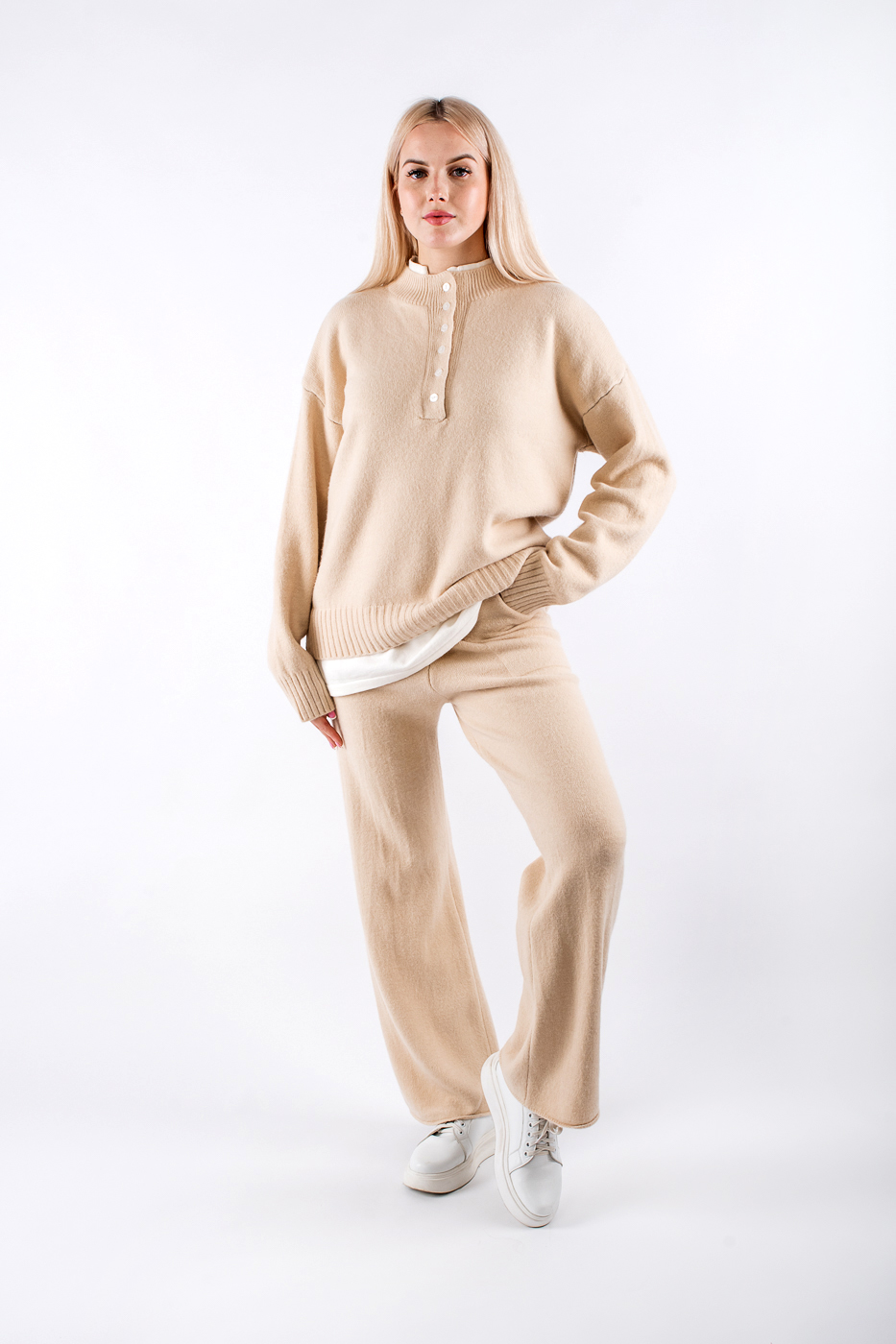 40003 Костюм з светром та штанами бежевий