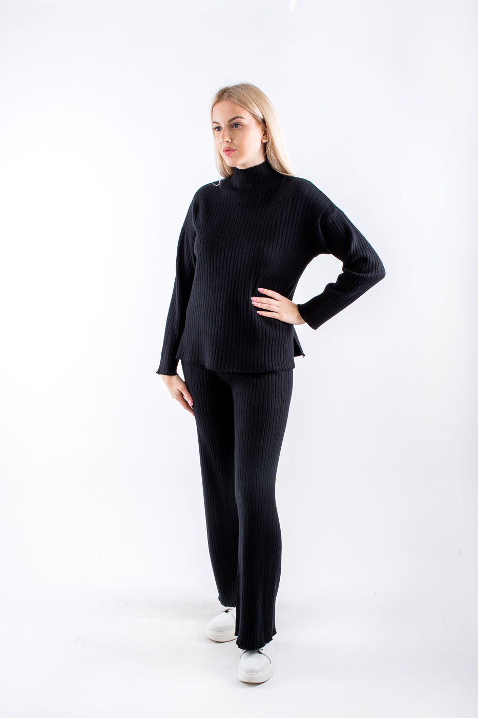 40021 Костюм з джемпером та штанами чорний