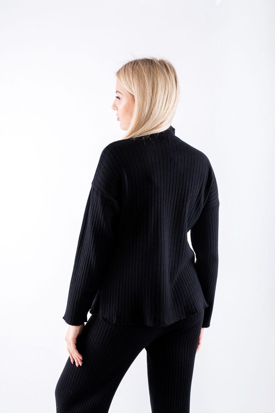 40021 Костюм з джемпером та штанами чорний