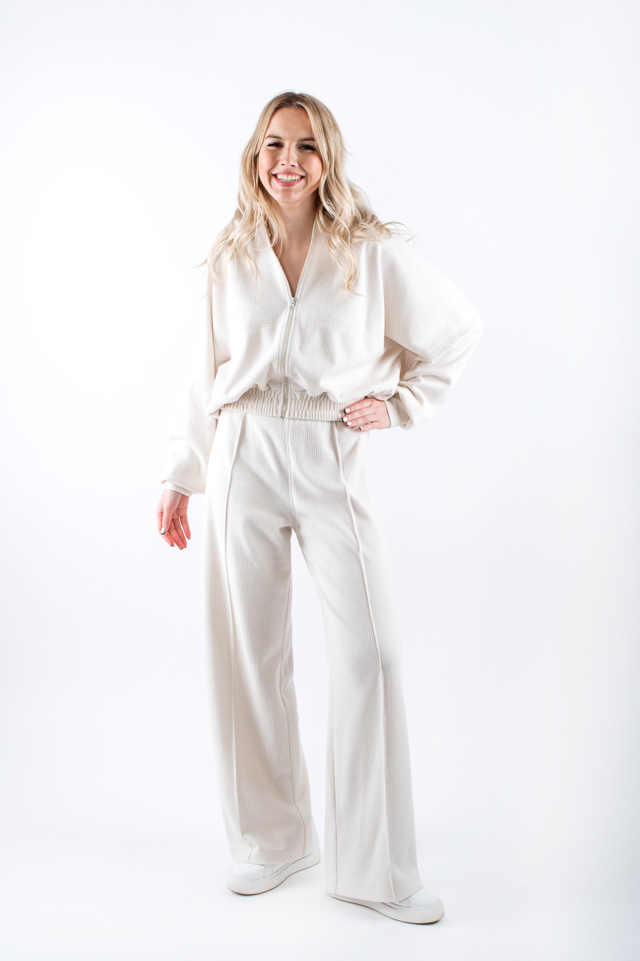 40342 Костюм зі штанами та бомбером білий