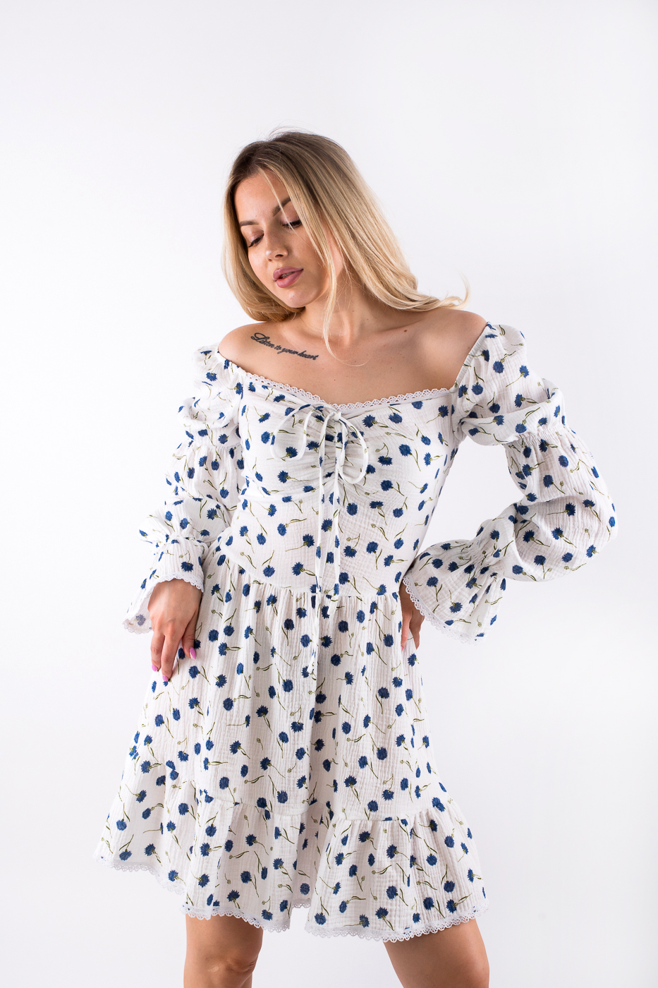 83042 Плаття з мусліну з принтом та кружевом біле