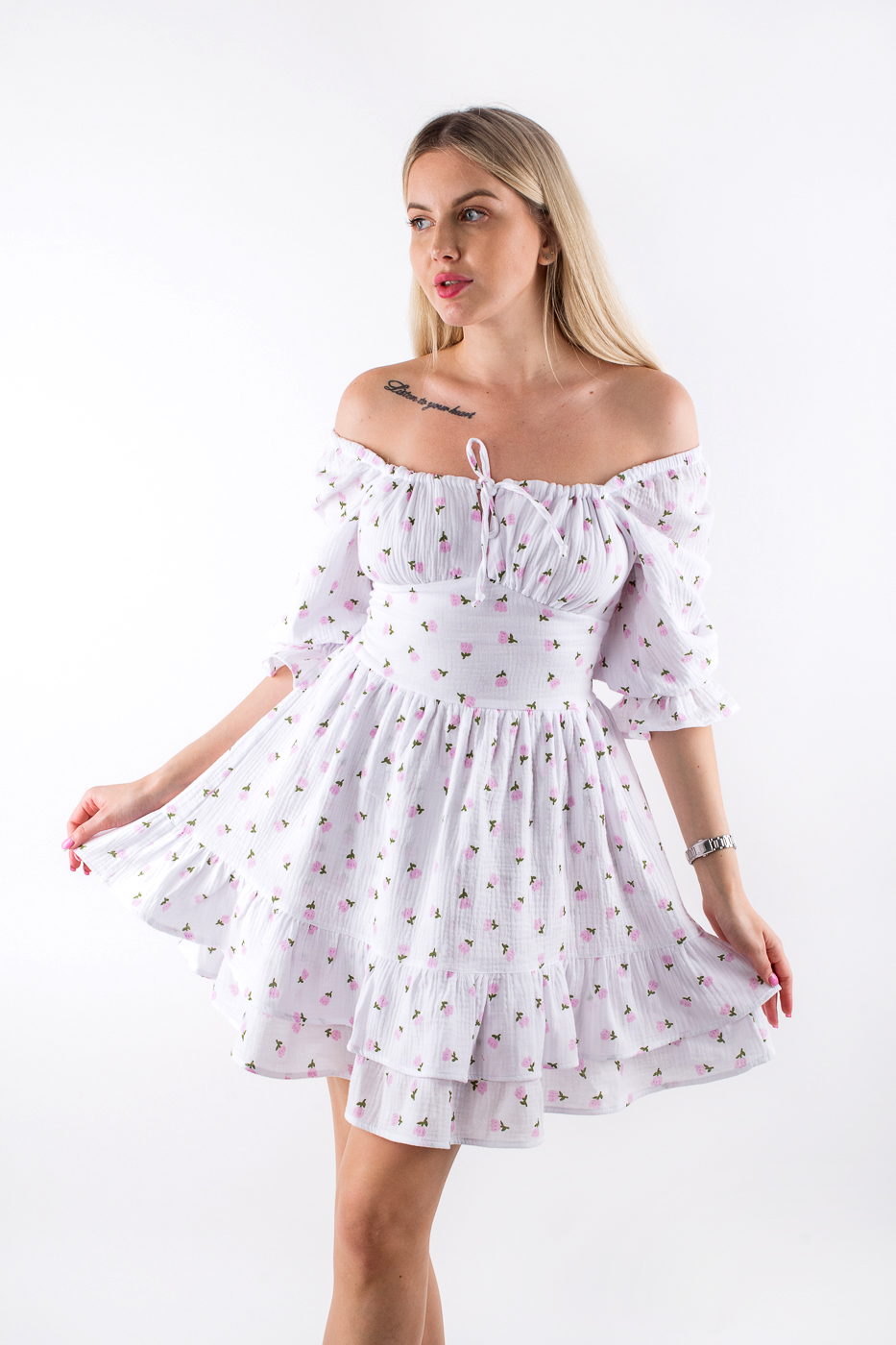 83044 Плаття з завʼязками на спині та принтом біле