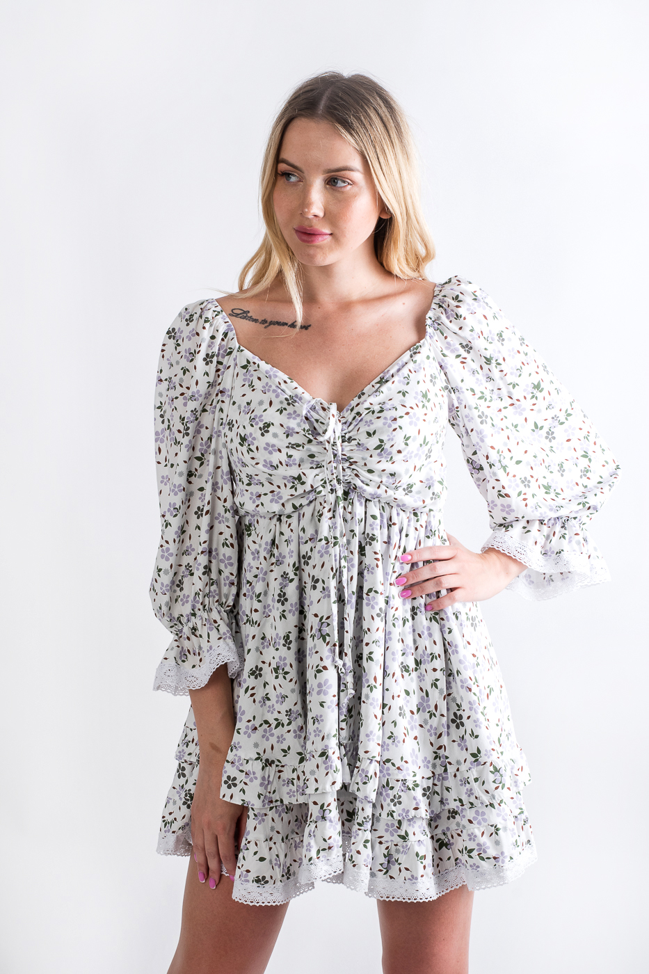 83037 Плаття міні з принтом біло-фіолетове