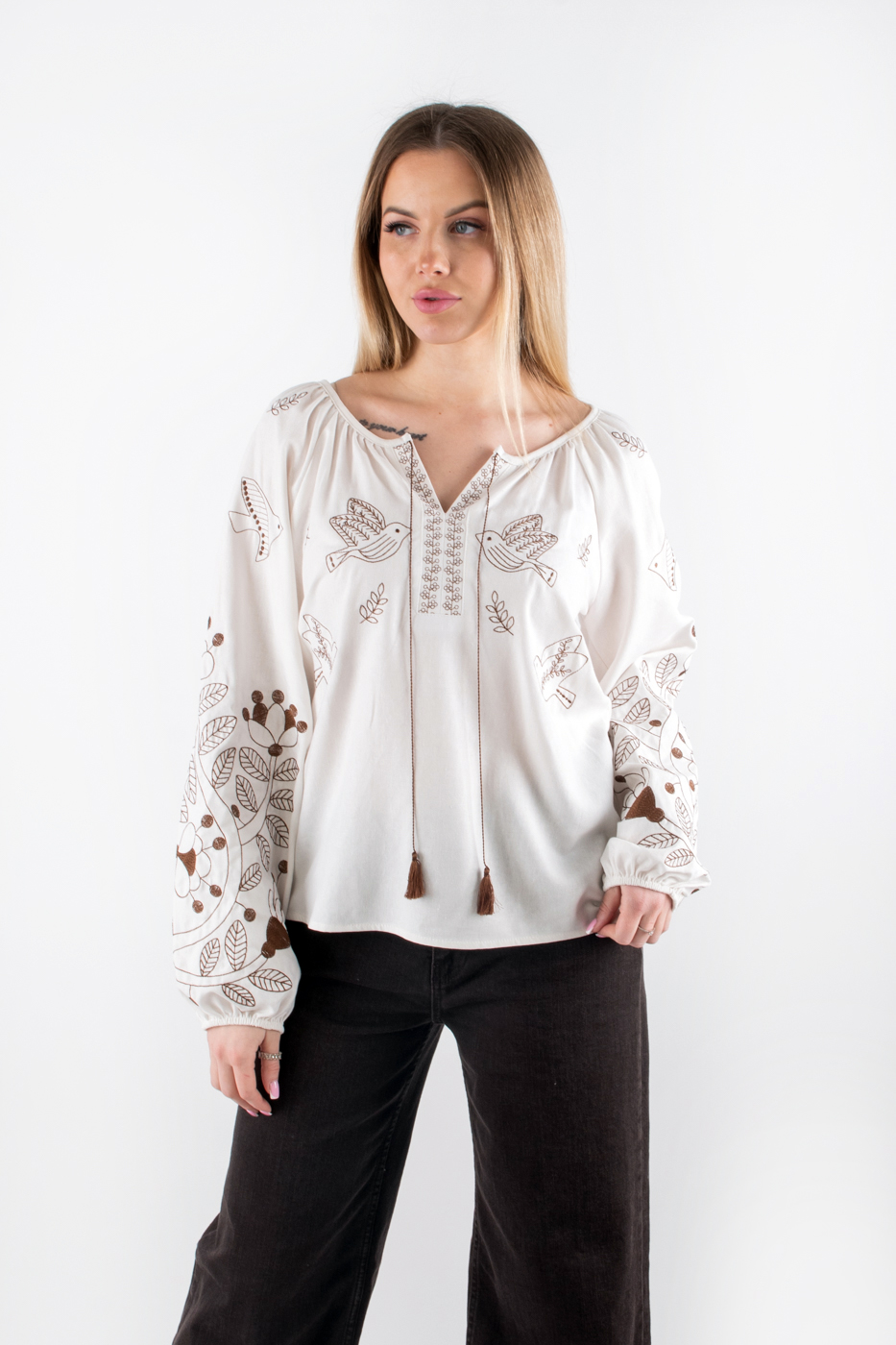 35049 Вишиванка молочна з коричневим оздобленням пташка