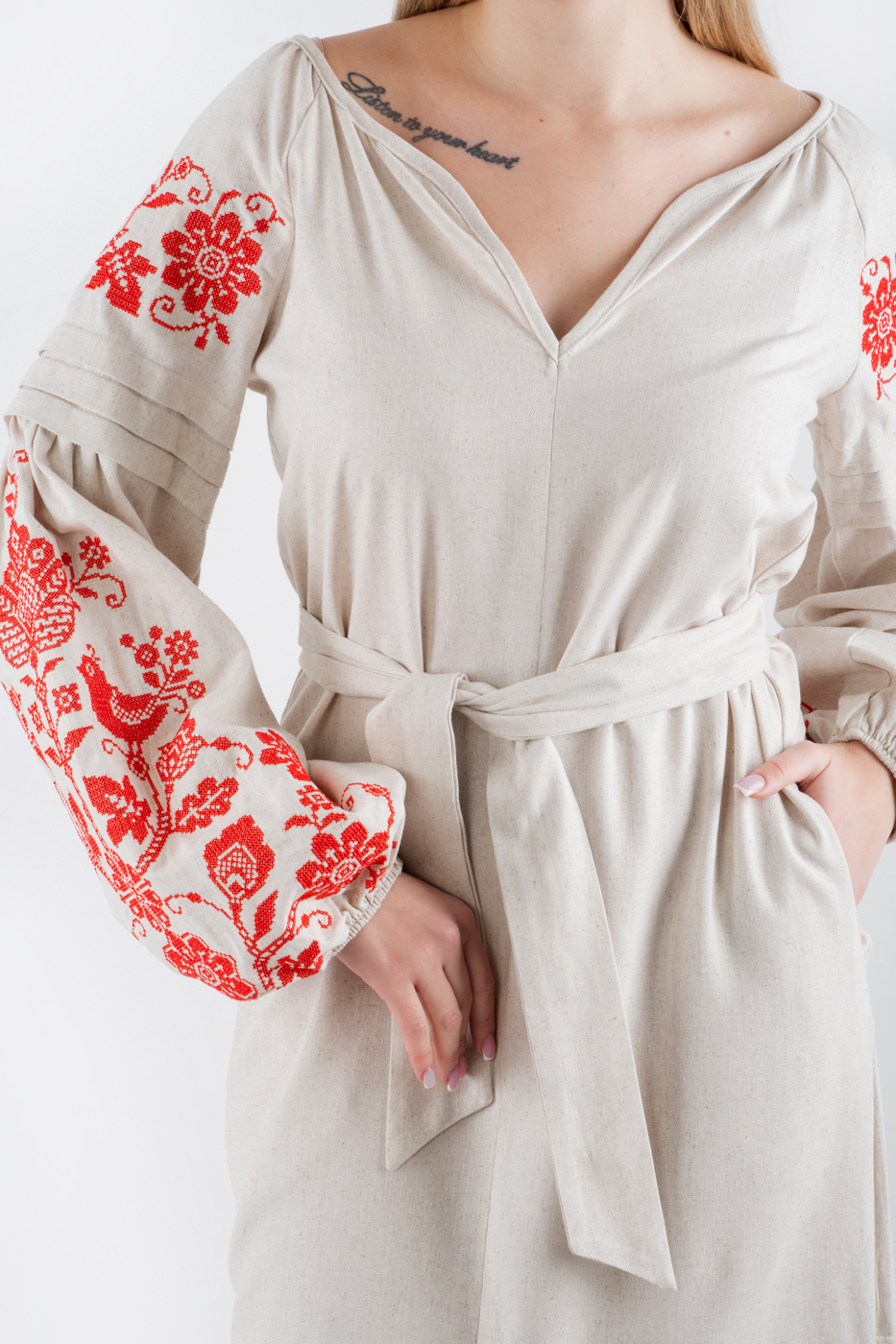 35198 Сукня-вишиванка бежева з червоним оздобленням