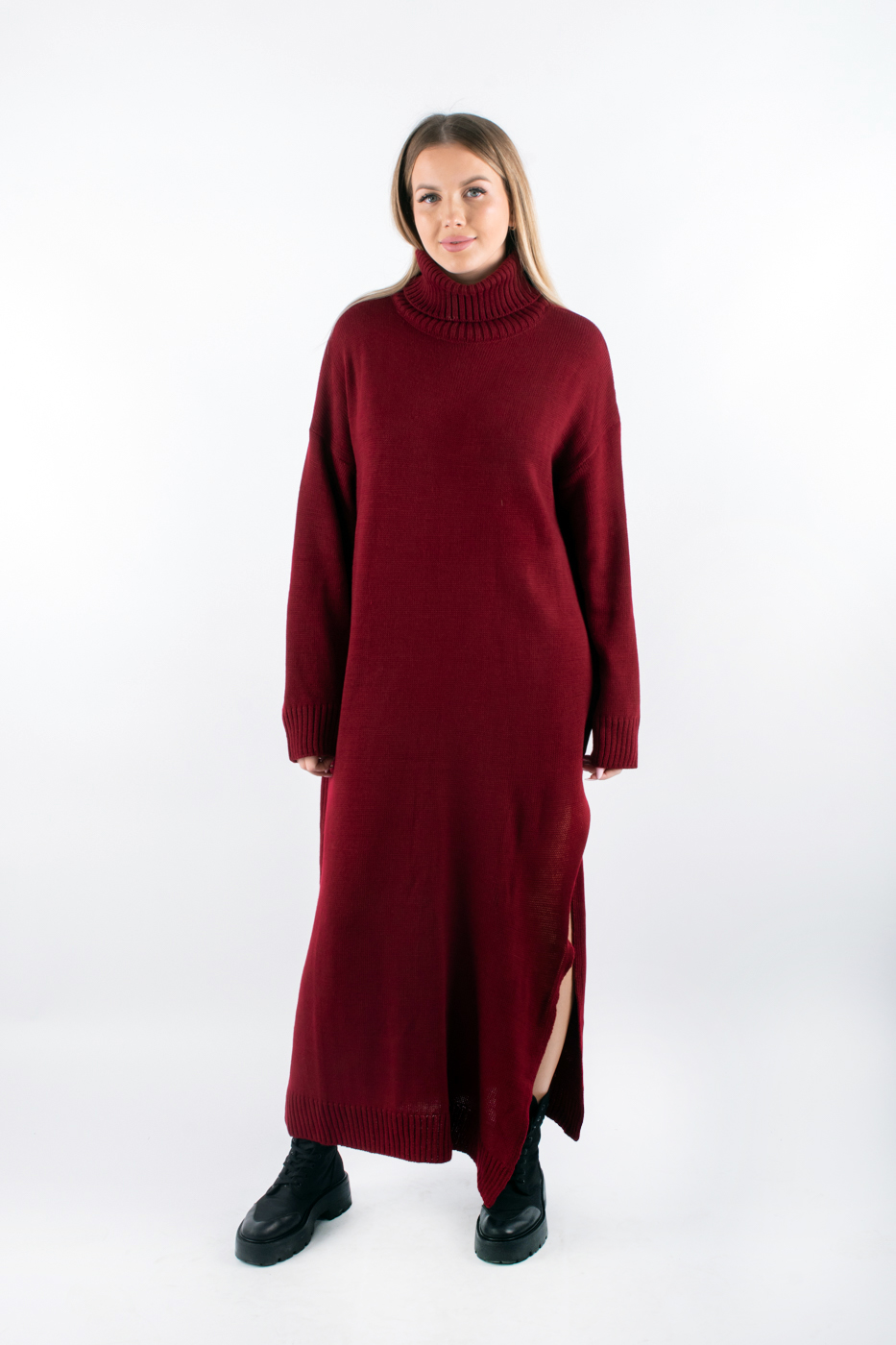 102356 Плаття максі вʼязане з горловиною бургунді