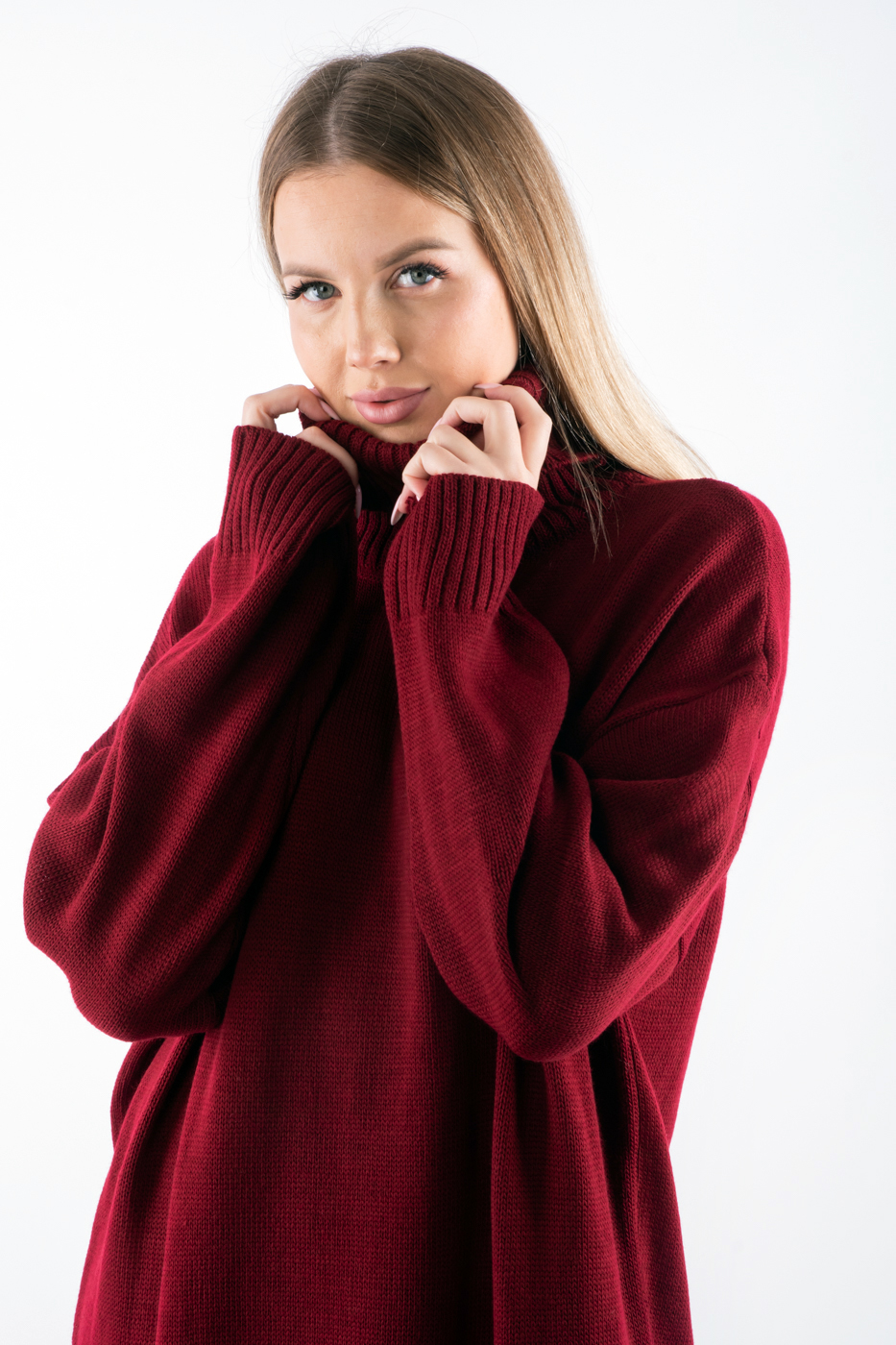 102356 Плаття максі вʼязане з горловиною бургунді