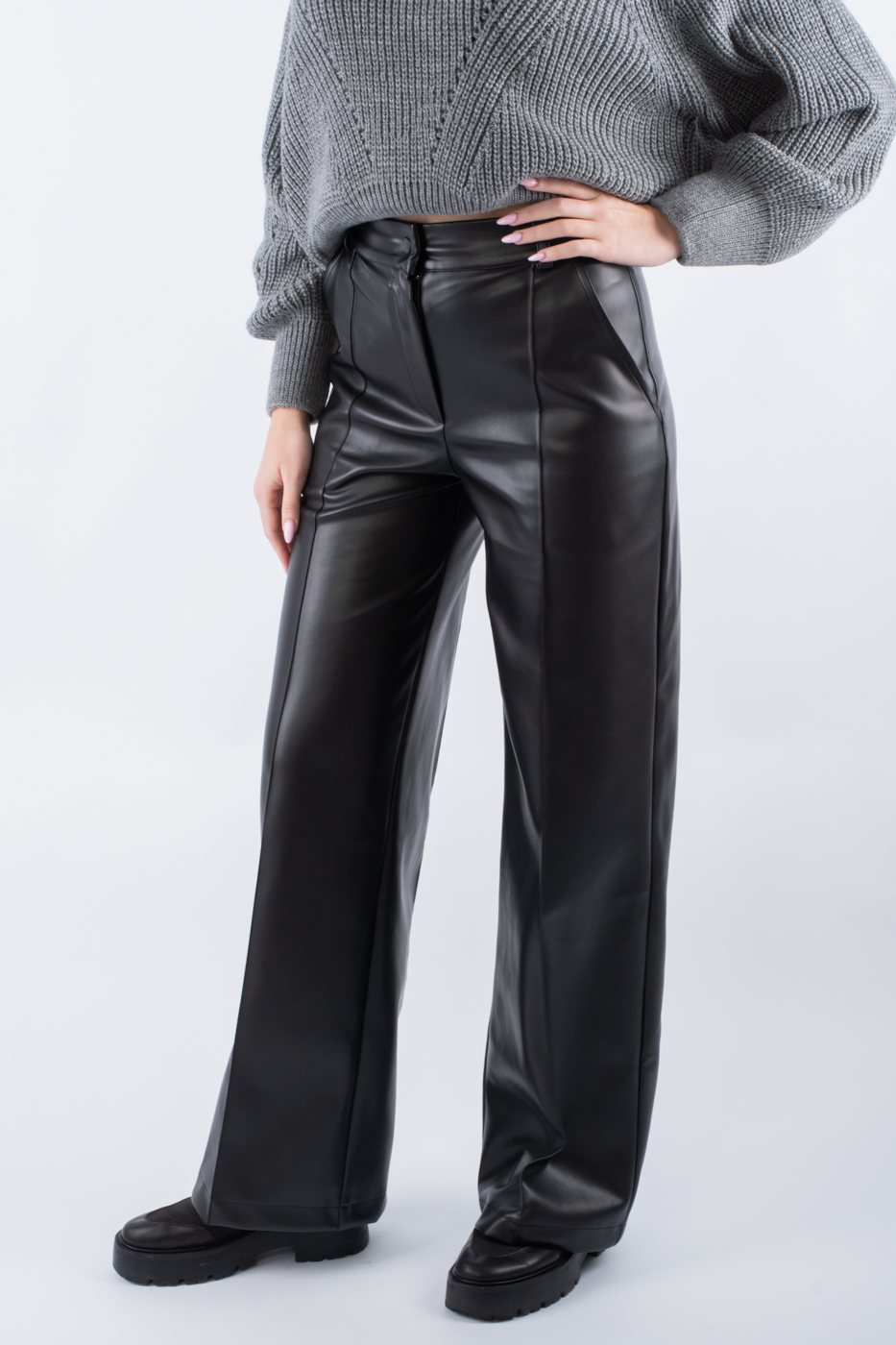 30012 Брюки широкі зі швами екошкіра чорні