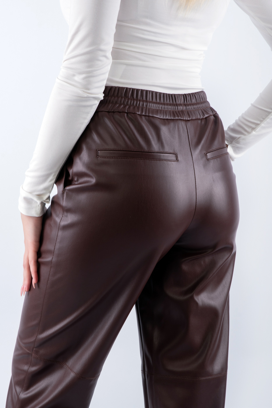 30013 Штани на завʼязках екошкіра коричневі