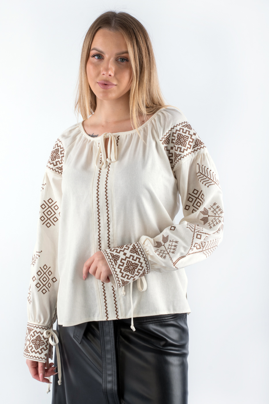 35212 Сорочка вишиванка з завʼязками молочно-коричнева