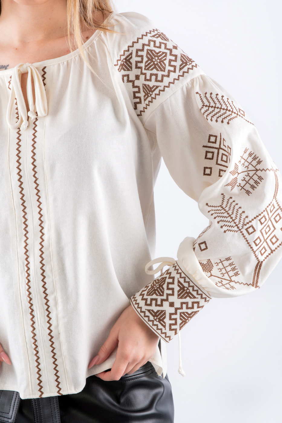 35212 Сорочка вишиванка з завʼязками молочно-коричнева