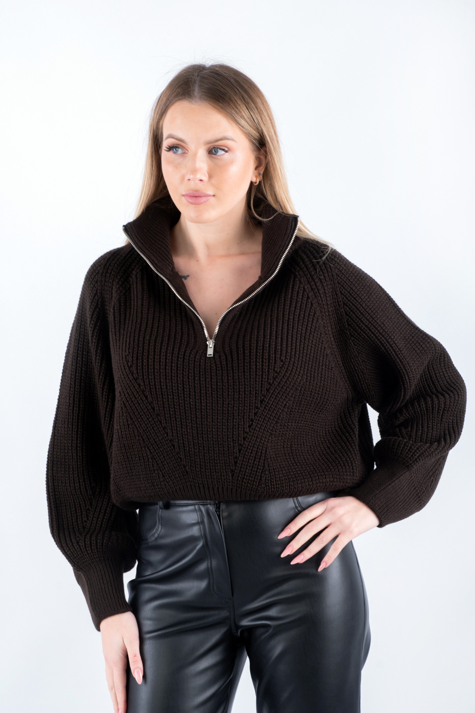 102182 Cветр поло з блискавкою шоколадний