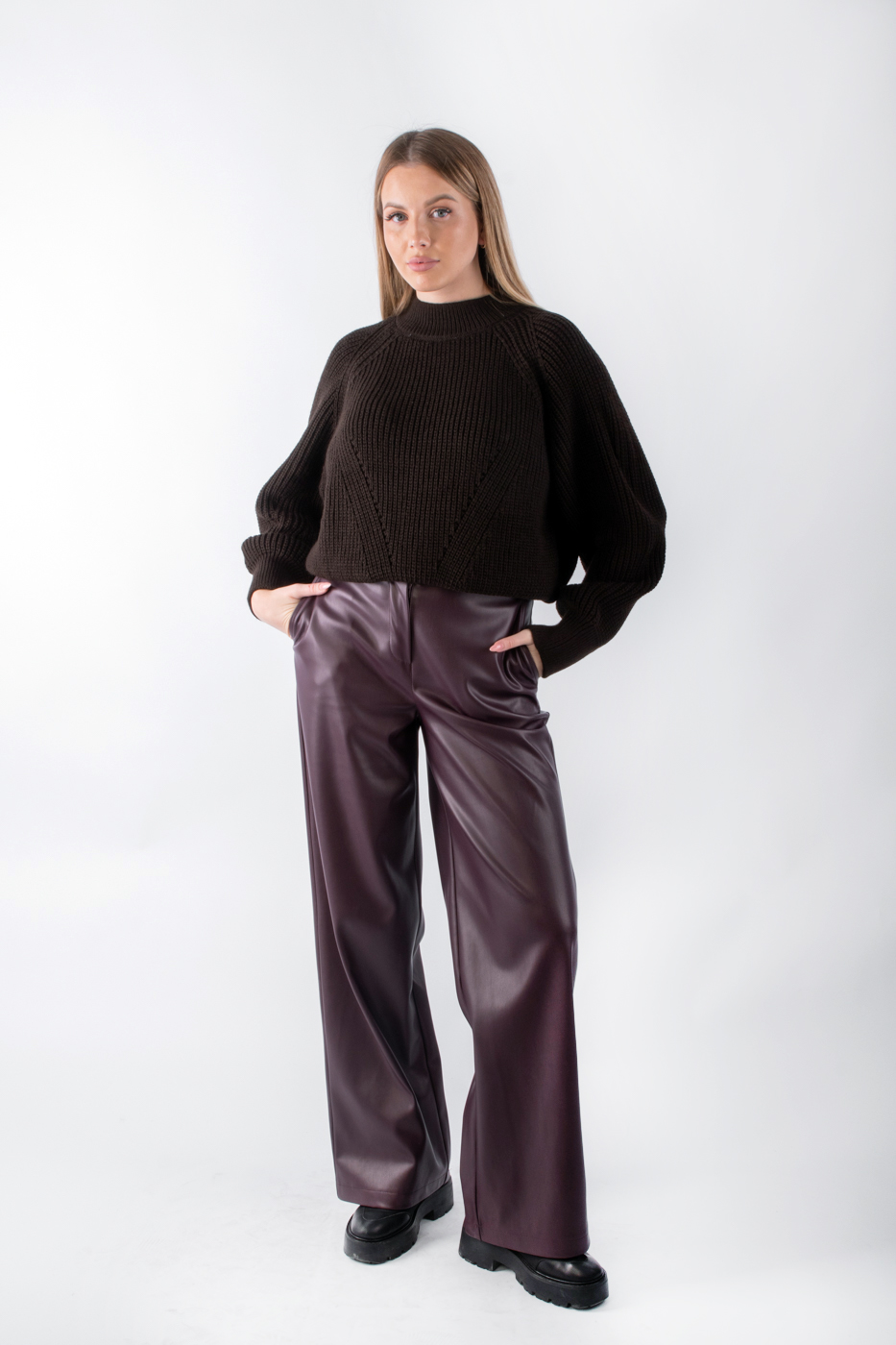 30002 Штани з екошкіри широкі бургунді