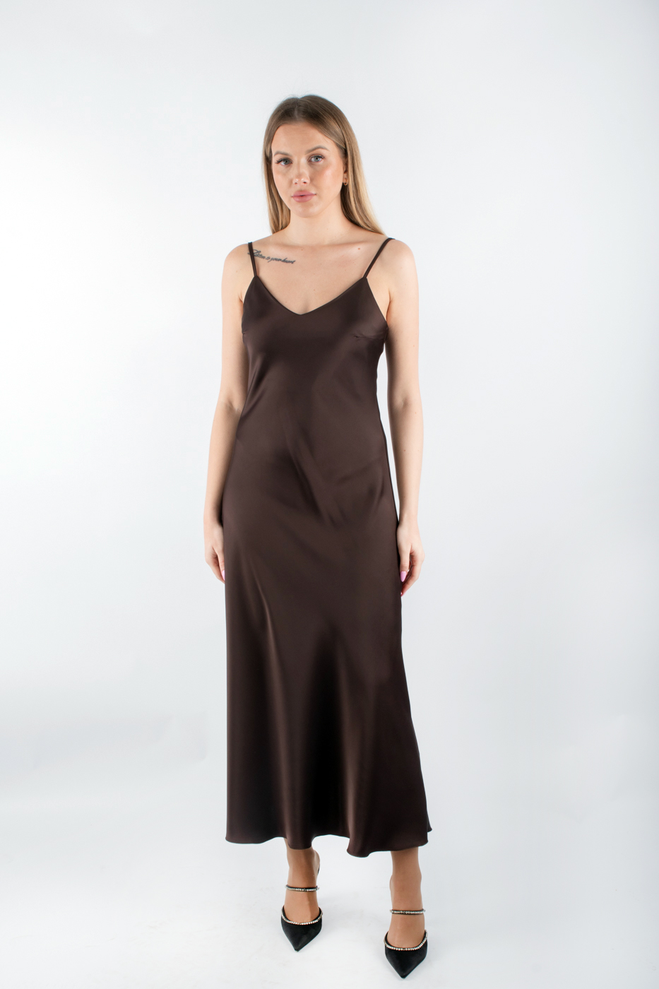 83090 Сукня максі в білизняному стилі коричнева 