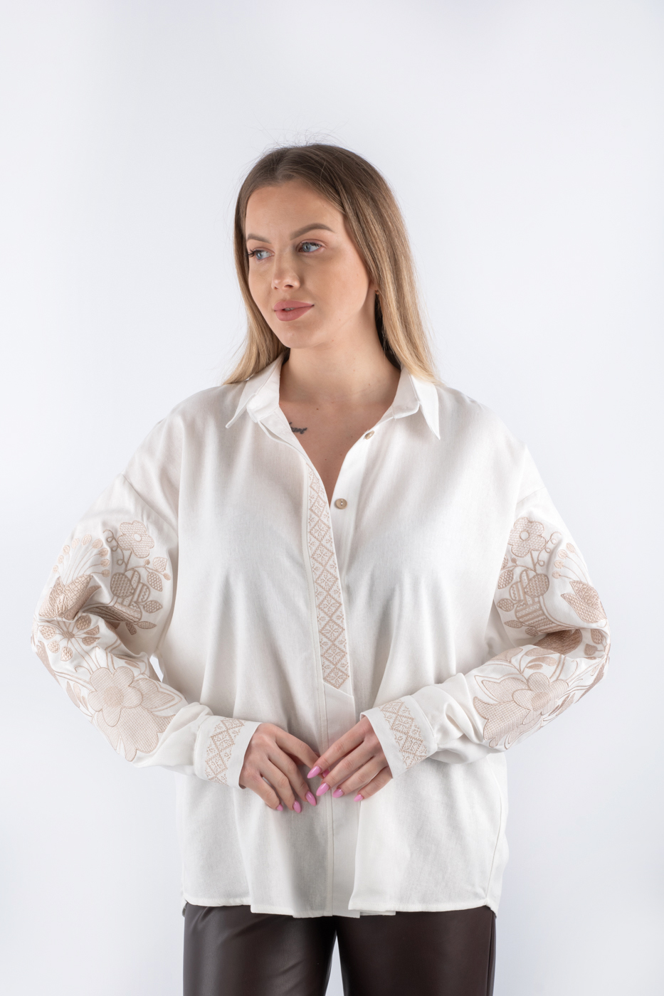 69223 Cорочка вишиванка з золотим орнаментом молочна