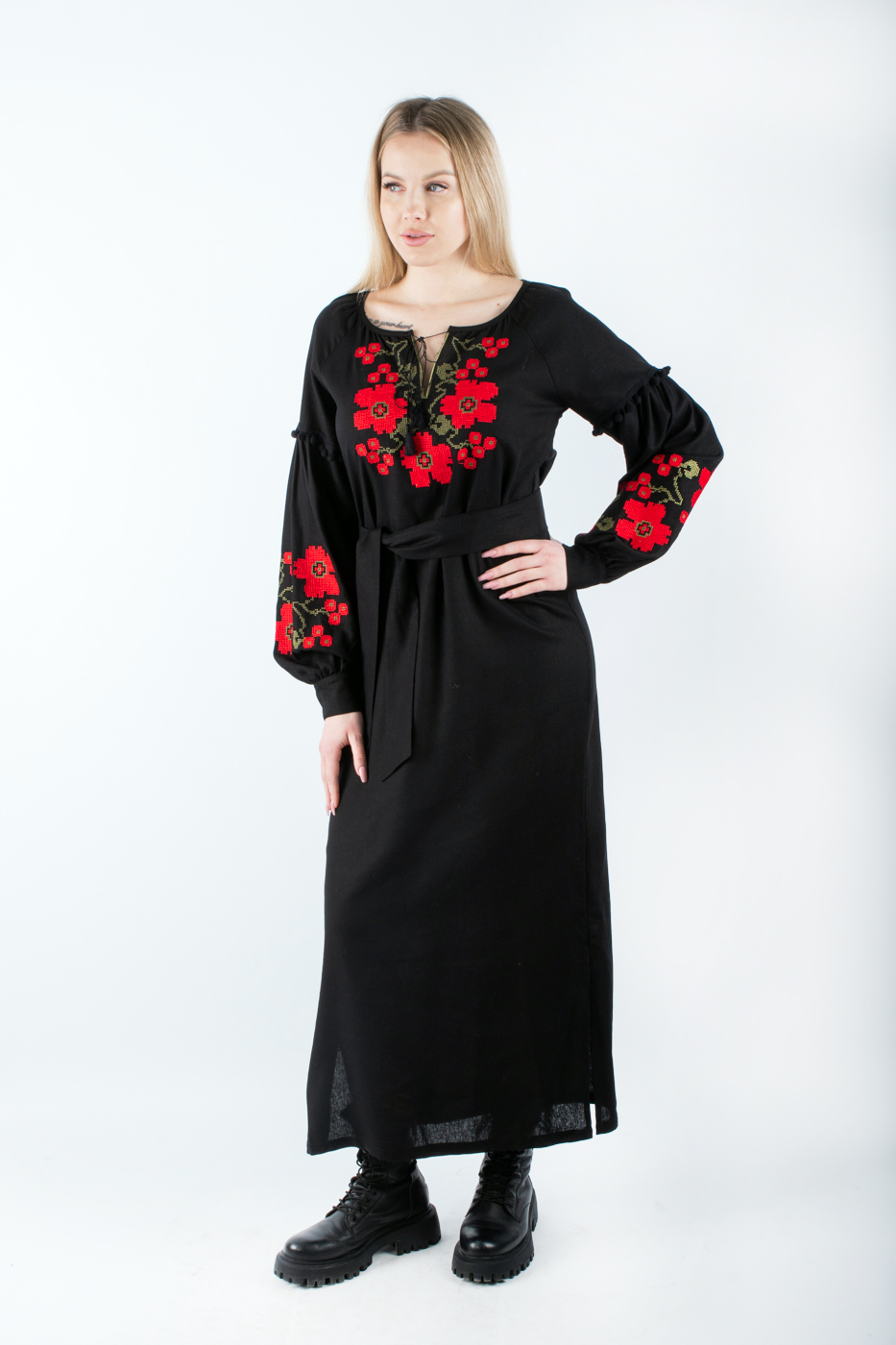 35174 Плаття вишиванка з червоним оздобленням чорне