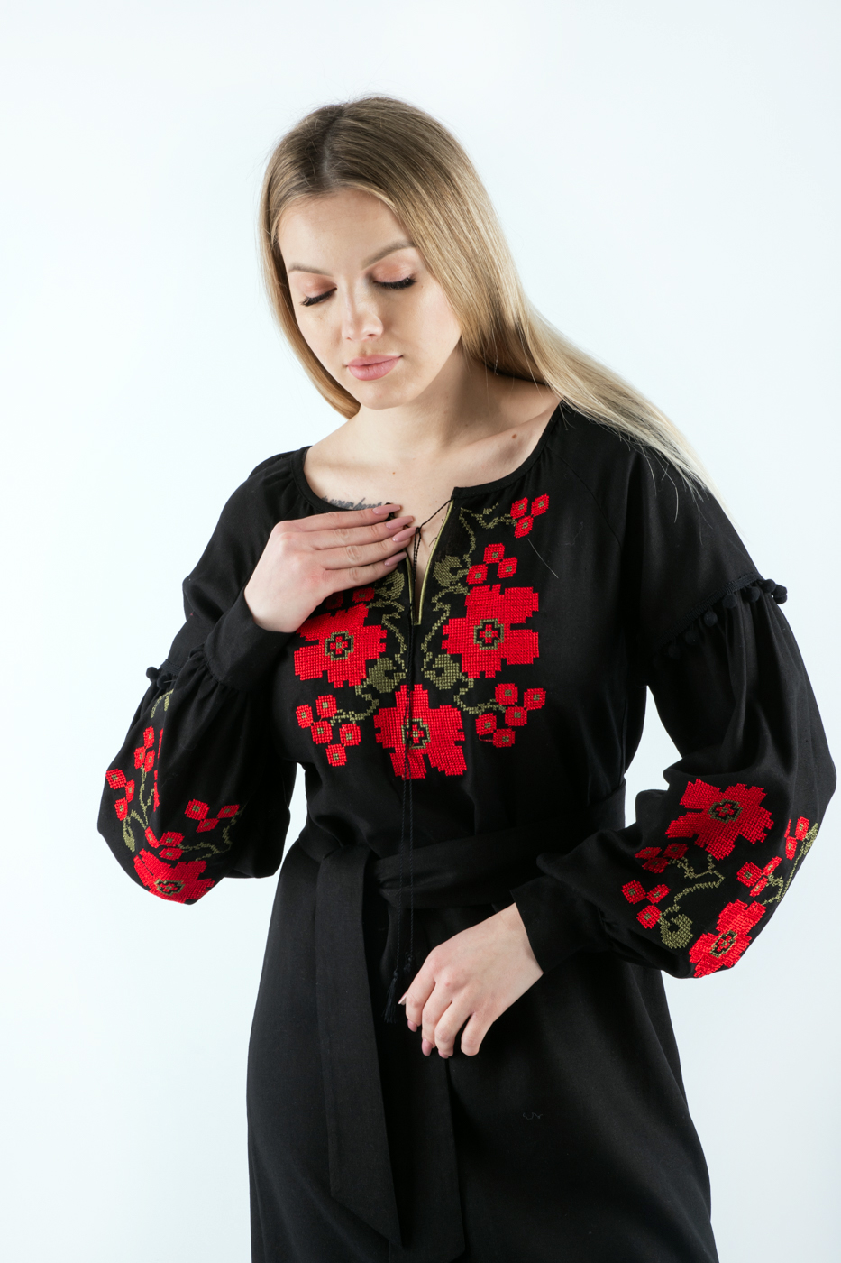 35174 Плаття вишиванка з червоним оздобленням чорне