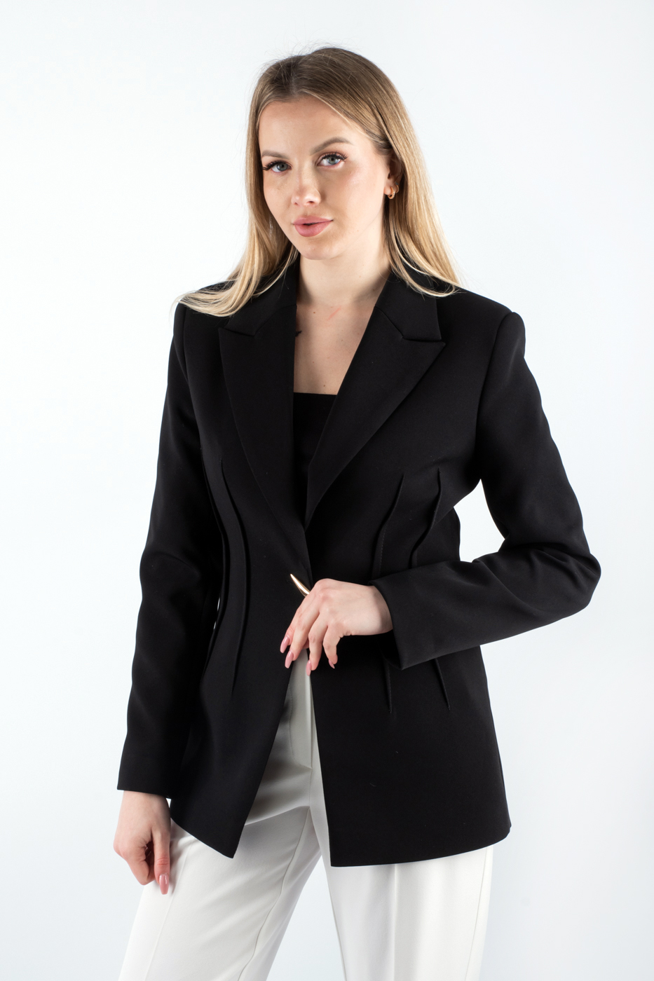 41552 Піджак приталений чорний