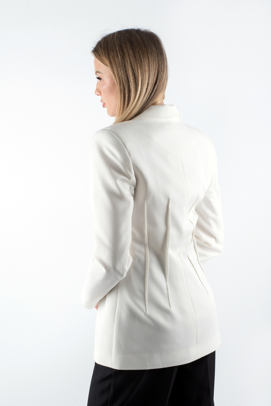 41552 Піджак приталений білий