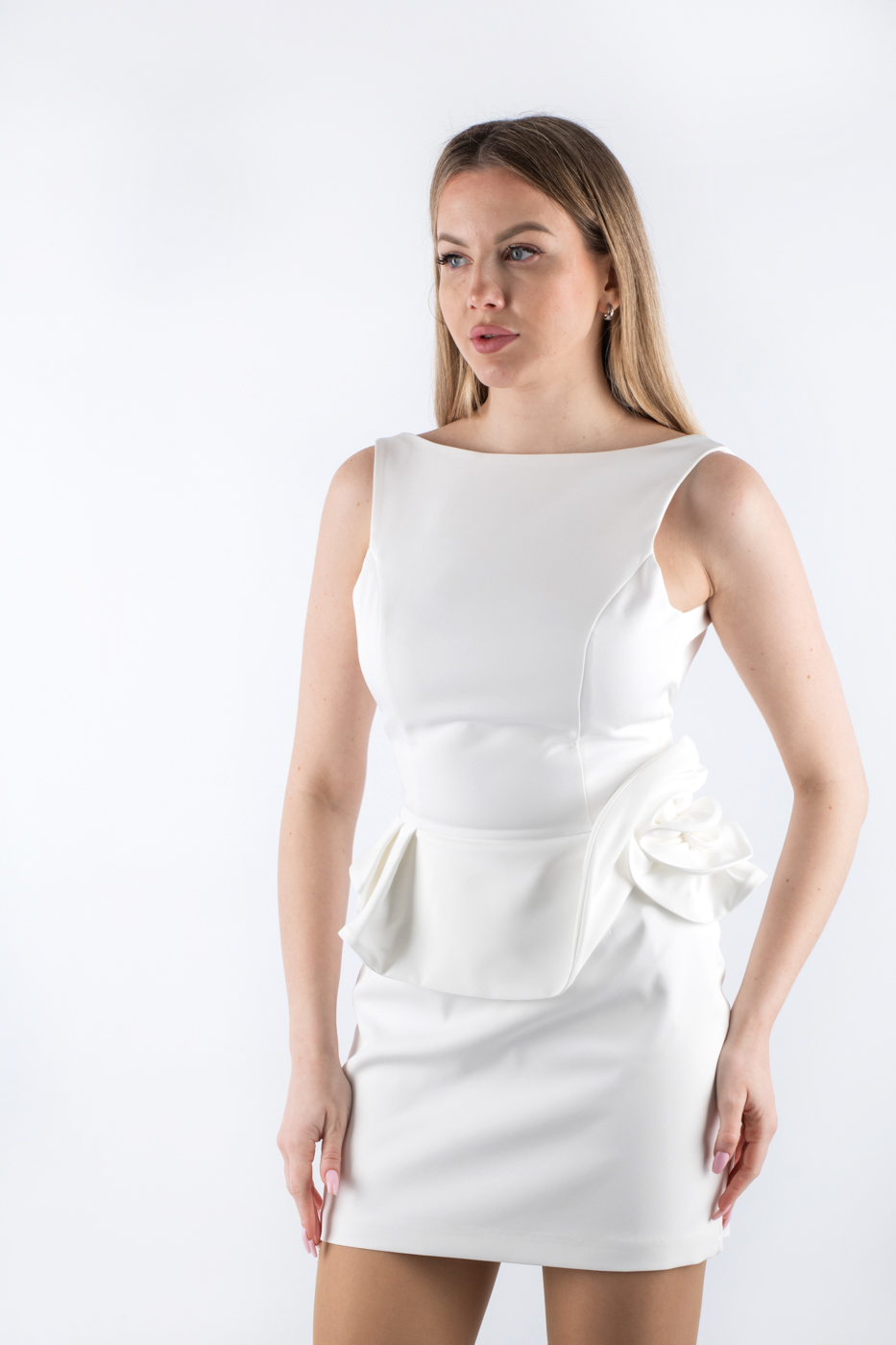 83116 Плаття міні без рукавів з декором біле