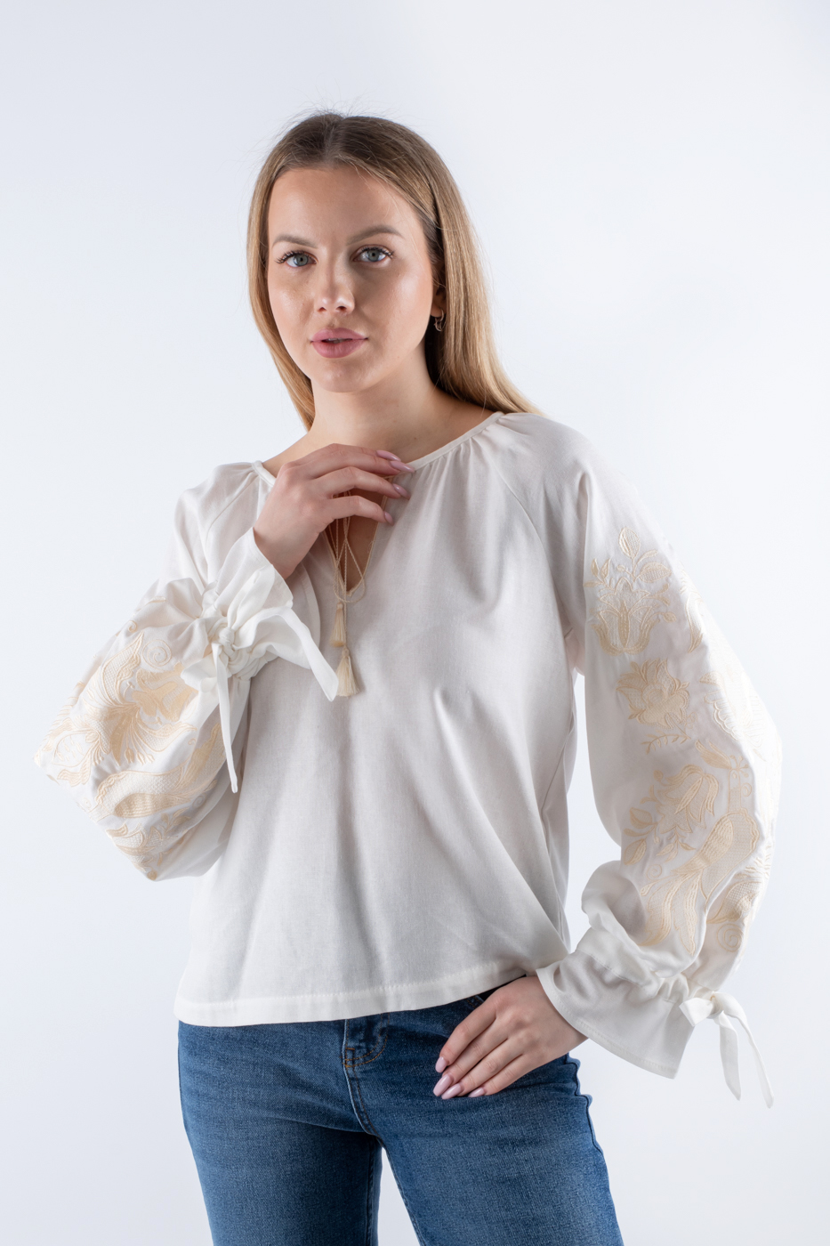 35177 Сорочка вишиванка з завʼязками на рукавах молочна з оздобленням золото